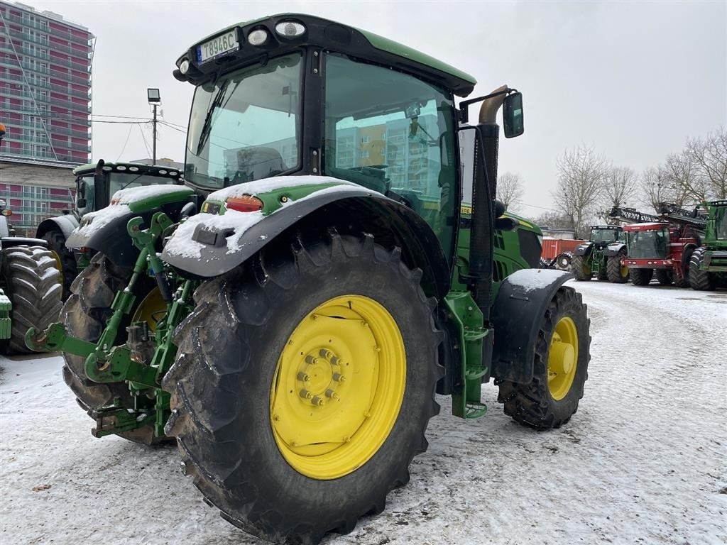 Traktor от тип John Deere 6140R RESERVERET til Sunds. Front lift. Command Center 3 monitor. Klar til auto steer.  Mange paa lager. Ring til Ulrik 0045-40255544, Gebrauchtmaschine в Kolding (Снимка 4)