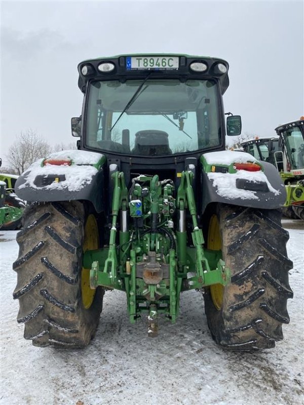 Traktor от тип John Deere 6140R RESERVERET til Sunds. Front lift. Command Center 3 monitor. Klar til auto steer.  Mange paa lager. Ring til Ulrik 0045-40255544, Gebrauchtmaschine в Kolding (Снимка 6)