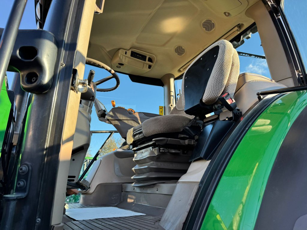 Traktor от тип John Deere 6145 R DIRECT DRIVE, Gebrauchtmaschine в UZERCHE (Снимка 10)