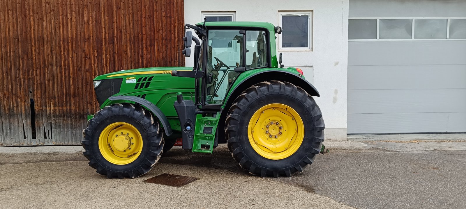 Traktor типа John Deere 6145M, Gebrauchtmaschine в Ebersberg (Фотография 1)