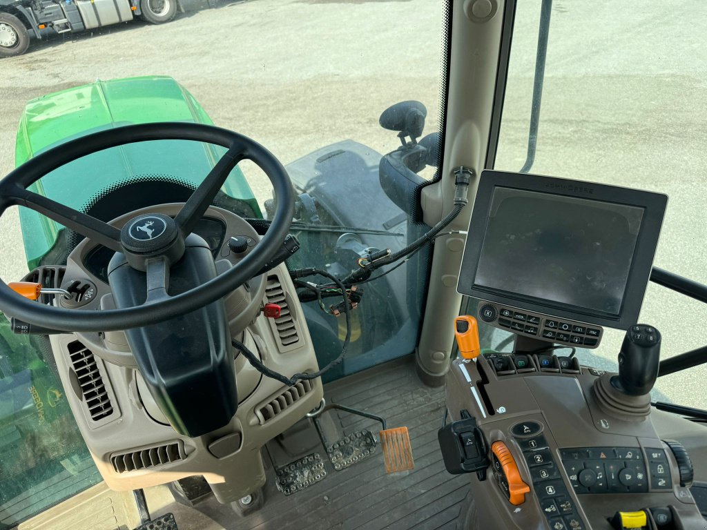 Traktor typu John Deere 6145R AUTOPOWR -  DESTOCKAGE, Gebrauchtmaschine w MONTLUCON (Zdjęcie 8)