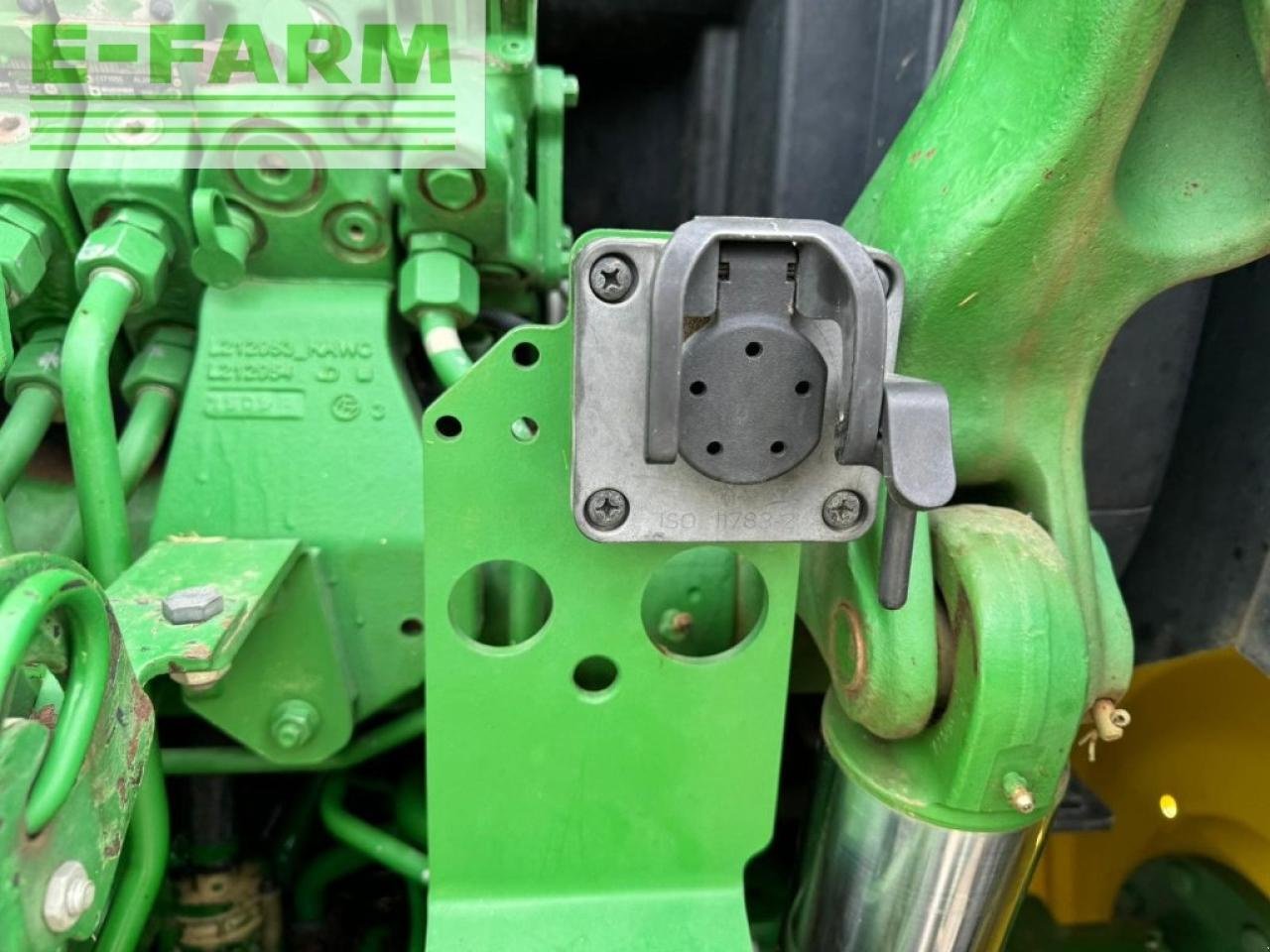 Traktor of the type John Deere 6145r edition select ( destockage ), Gebrauchtmaschine in Ytrac (Picture 11)