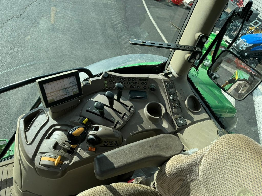 Traktor del tipo John Deere 6145R EDITION SELECT (  DESTOCKAGE ), Gebrauchtmaschine en SAINT FLOUR (Imagen 9)