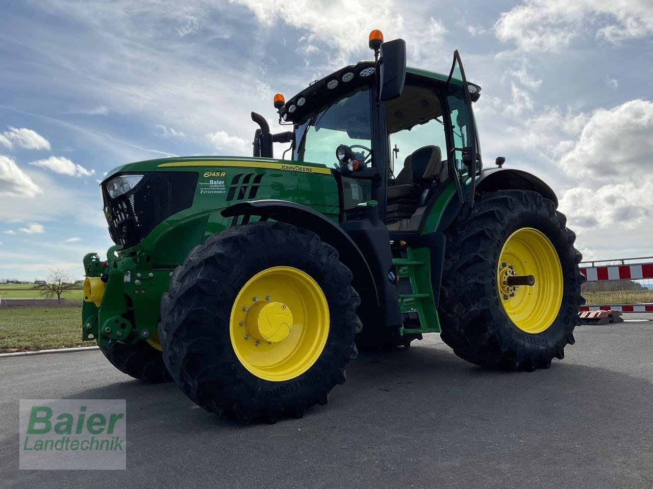 Traktor του τύπου John Deere 6145R, Gebrauchtmaschine σε OBERNDORF-HOCHMOESSINGEN (Φωτογραφία 1)