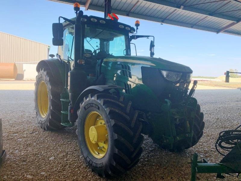 Traktor typu John Deere 6145R, Gebrauchtmaschine v SAINT-GERMAIN DU PUY (Obrázok 2)