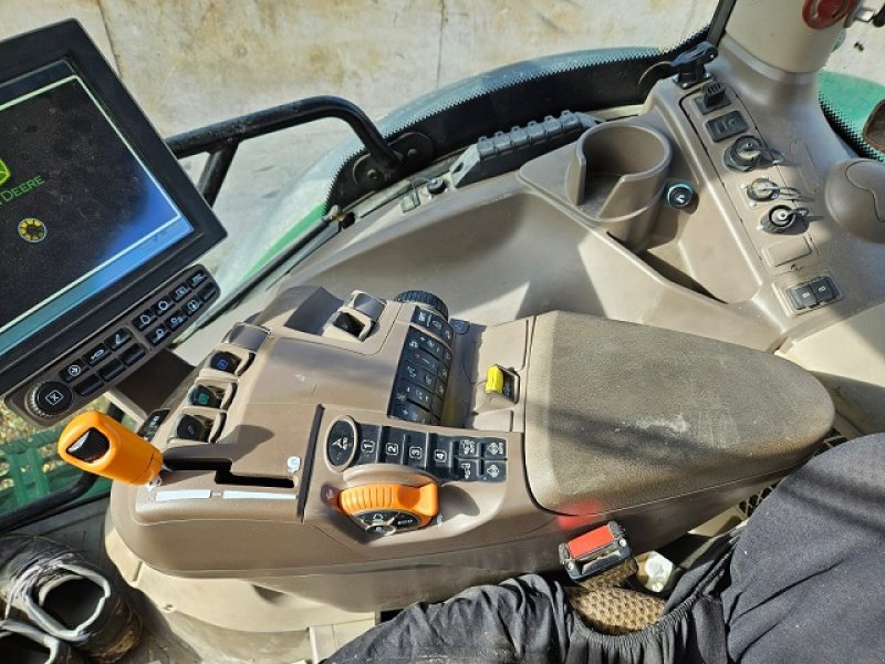 Traktor des Typs John Deere 6145R, Gebrauchtmaschine in LE PONT CHRETIEN (Bild 4)