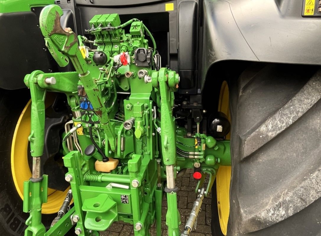 Traktor des Typs John Deere 6145R, Gebrauchtmaschine in Staphorst (Bild 4)