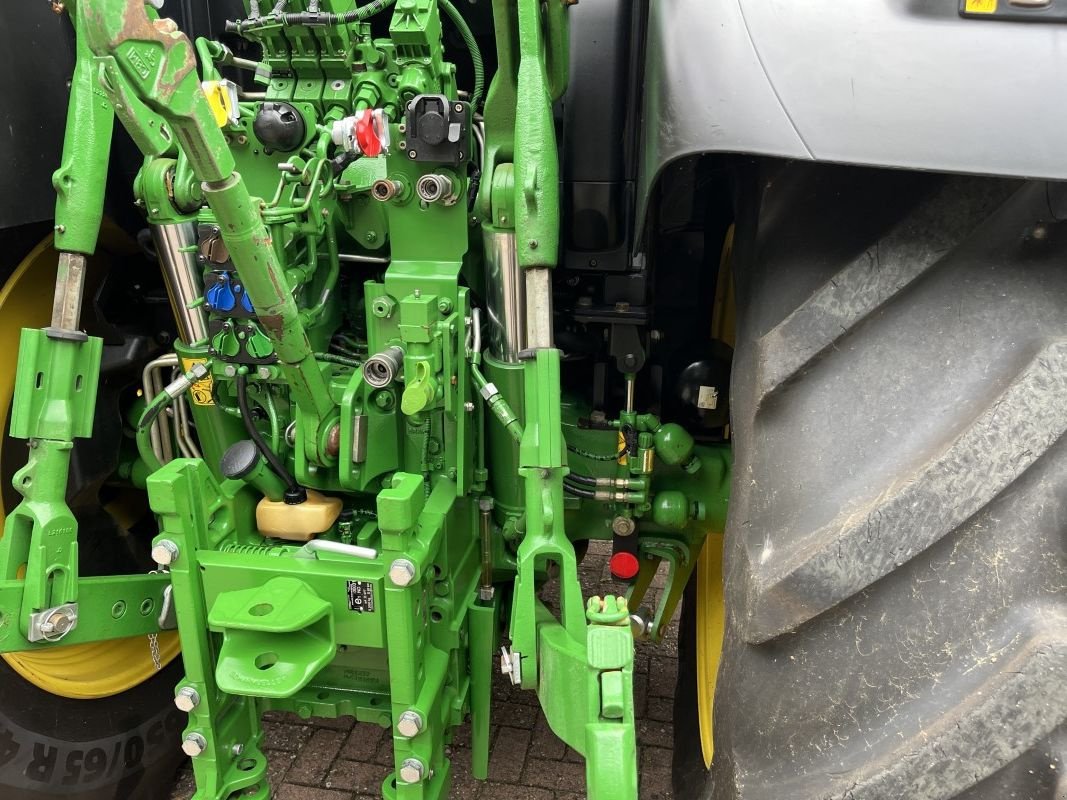 Traktor des Typs John Deere 6145R, Gebrauchtmaschine in Staphorst (Bild 4)