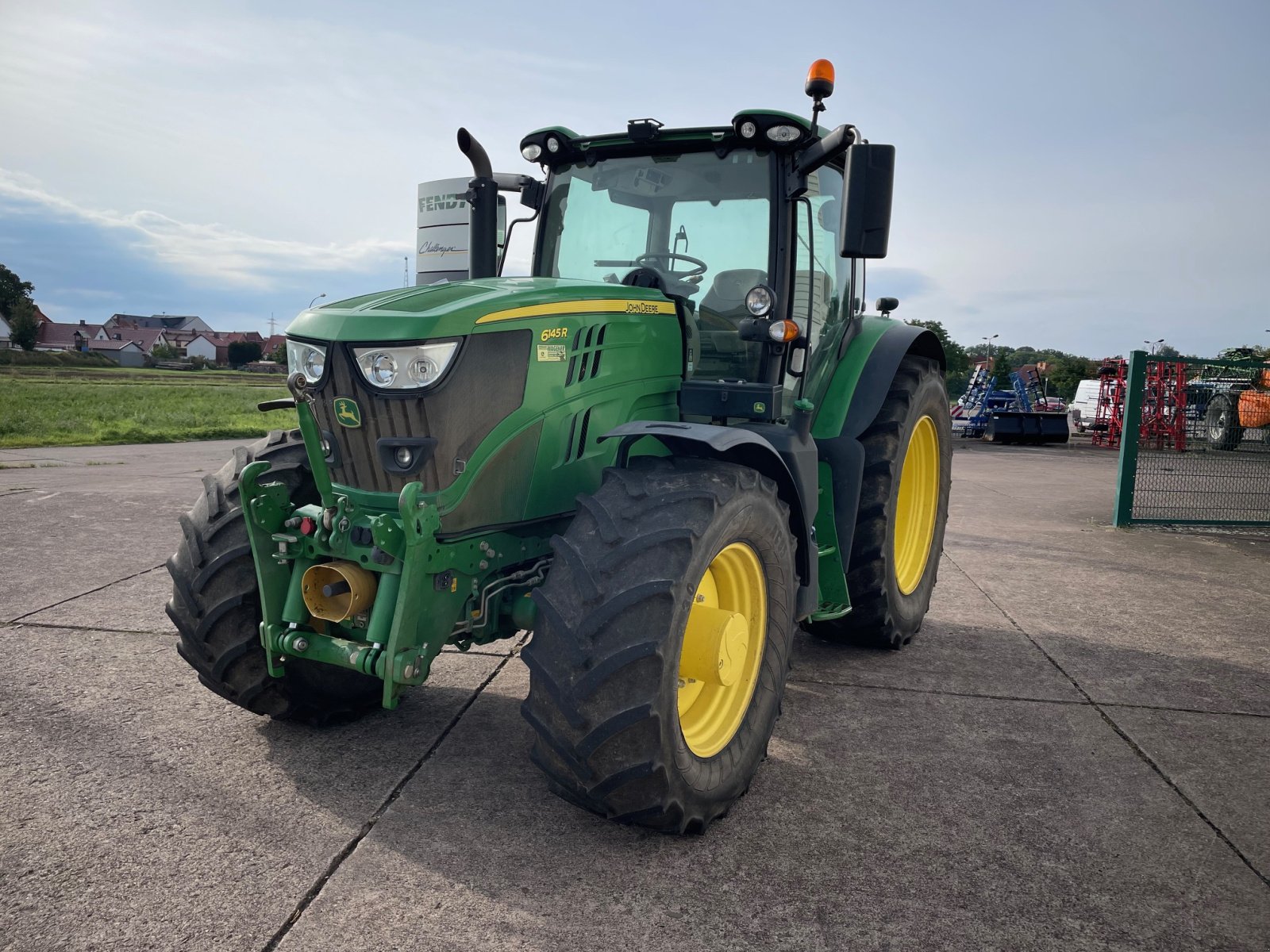 Traktor от тип John Deere 6145R, Gebrauchtmaschine в Ebeleben (Снимка 1)