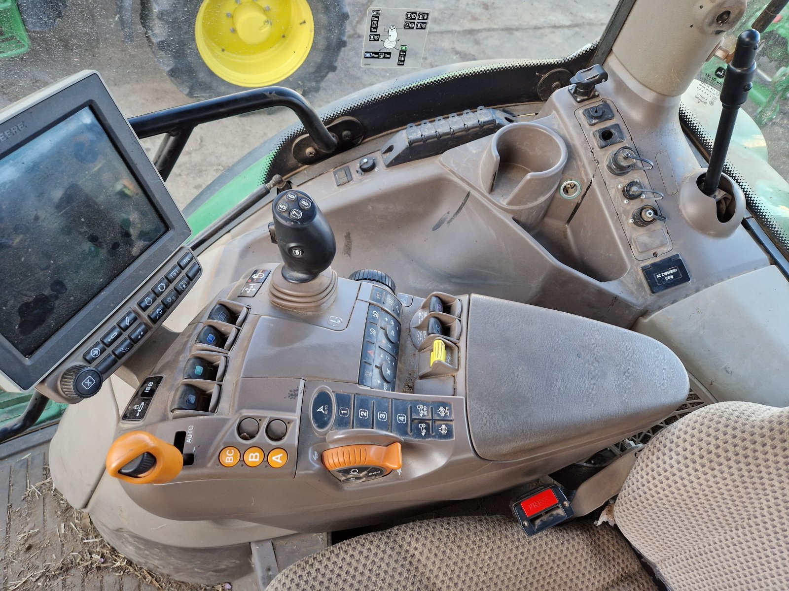 Traktor of the type John Deere 6145R, Gebrauchtmaschine in Bad Sobernheim (Picture 3)