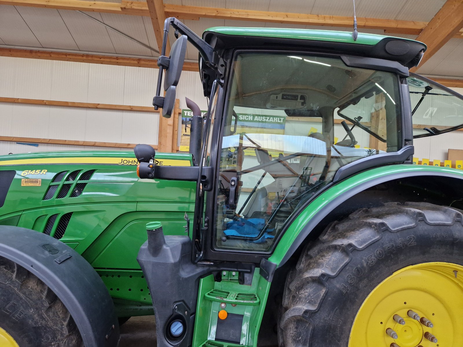 Traktor van het type John Deere 6145R, Gebrauchtmaschine in Bad Sobernheim (Foto 4)