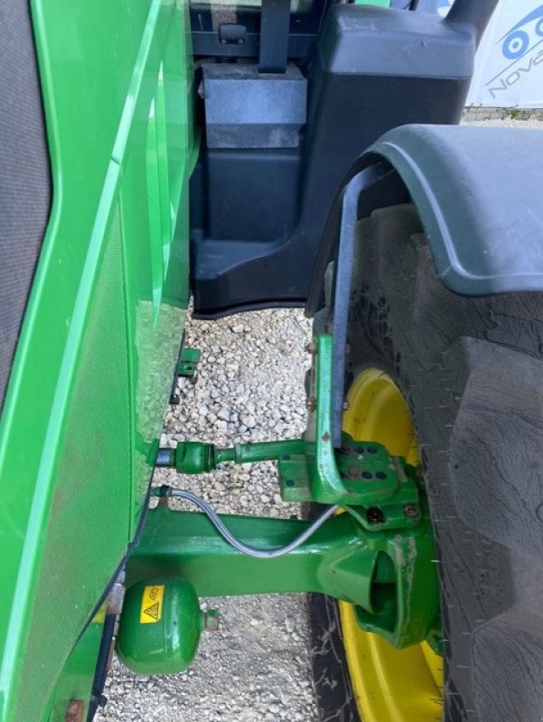 Traktor des Typs John Deere 6150R Front PTO og front lift. Affjedret foraksel og kabine. Hitch krog. Luftbremser., Gebrauchtmaschine in Kolding (Bild 4)