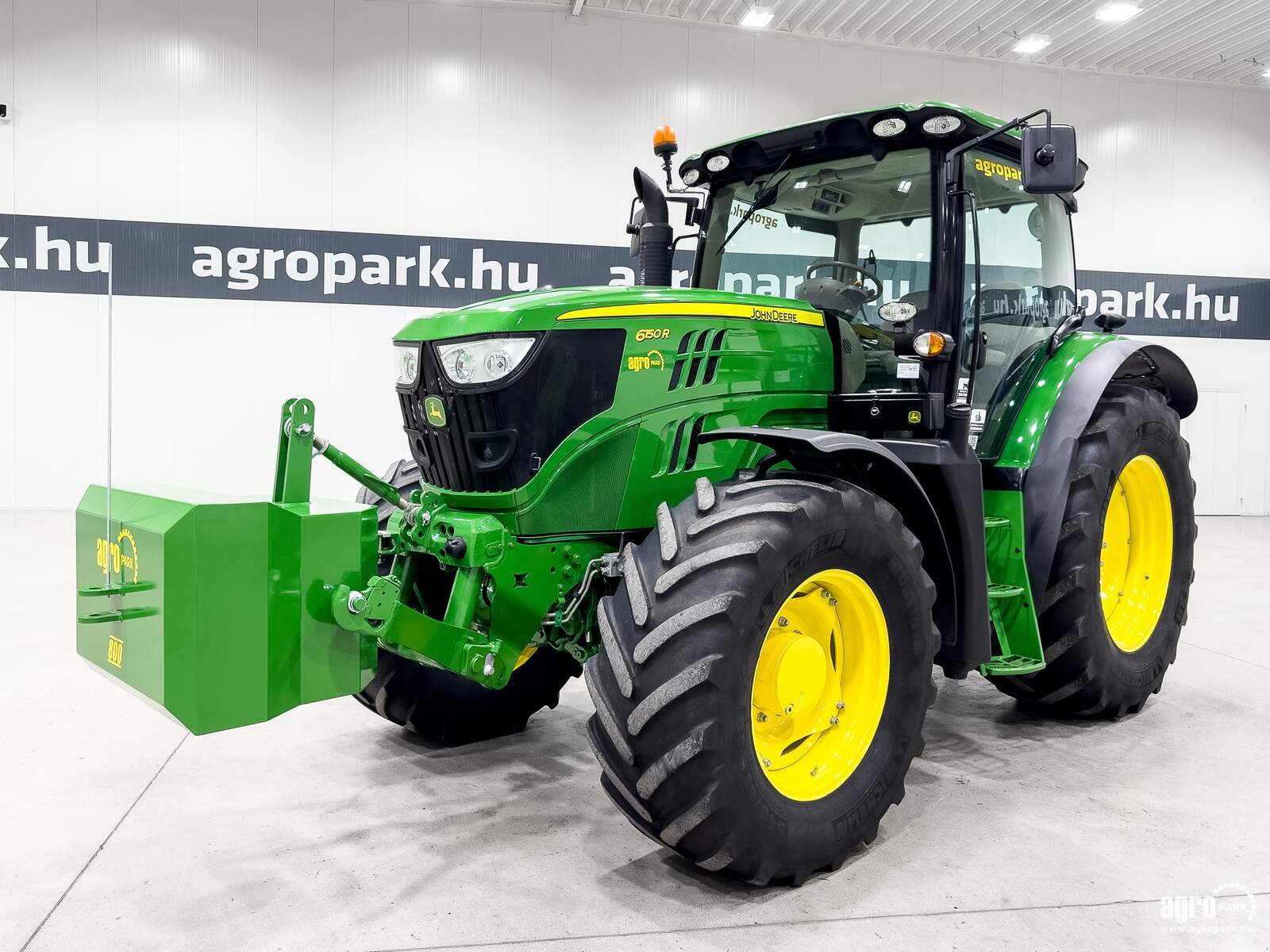 Traktor от тип John Deere 6150R, Gebrauchtmaschine в Csengele (Снимка 1)