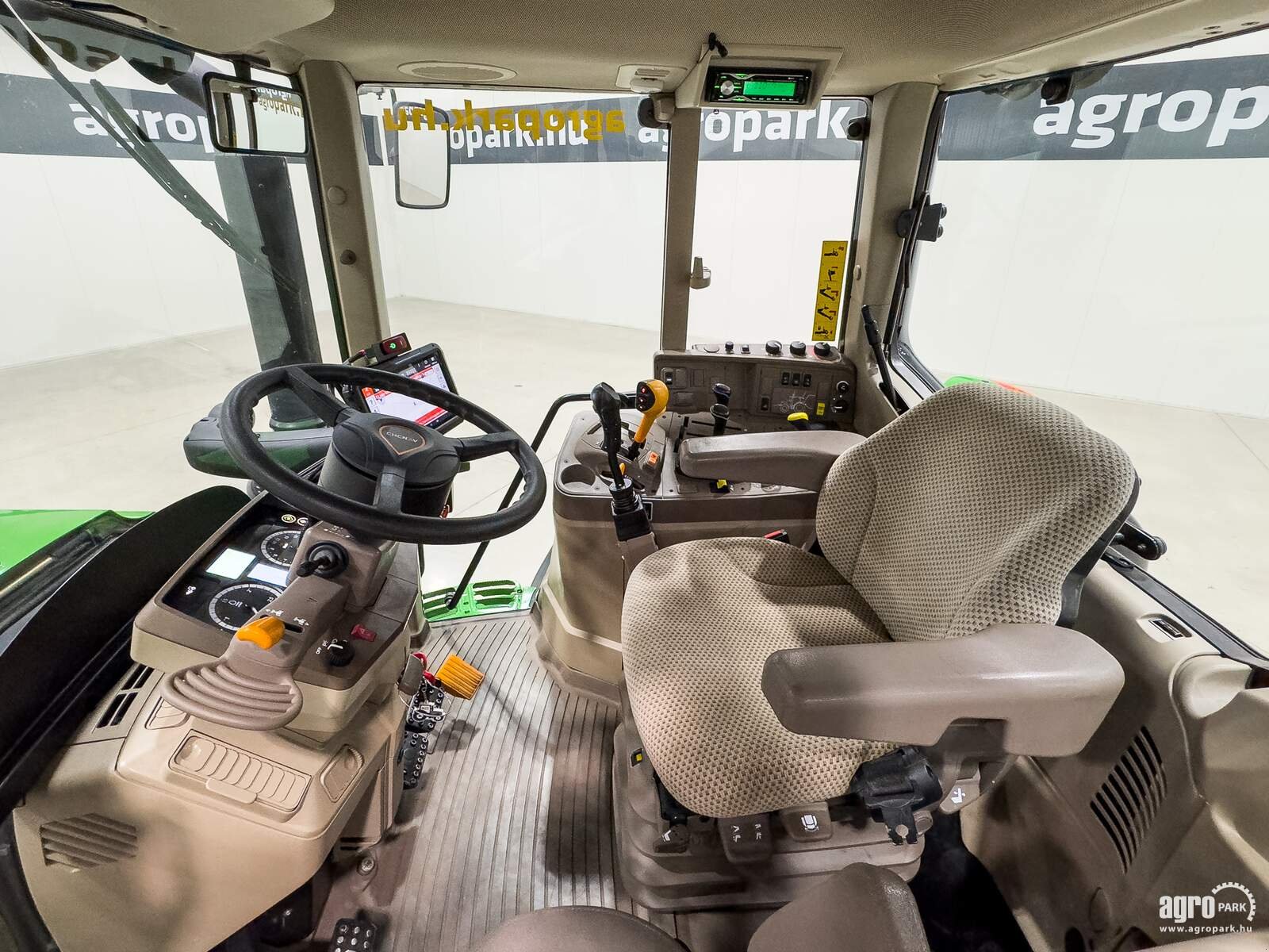 Traktor van het type John Deere 6155M TLS, Gebrauchtmaschine in Csengele (Foto 8)