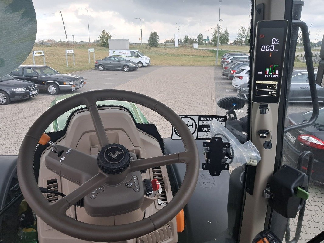 Traktor van het type John Deere 6155M, Neumaschine in Mrągowo (Foto 16)