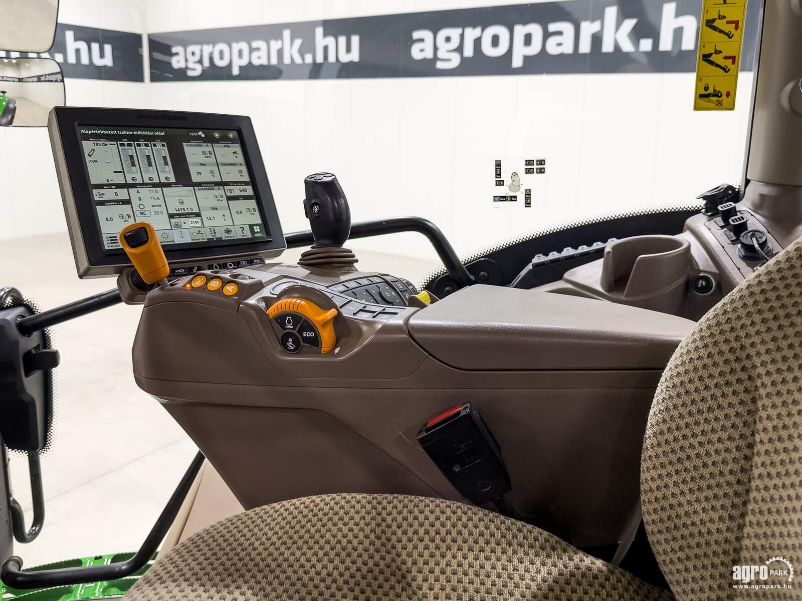 Traktor typu John Deere 6155R, Gebrauchtmaschine w Csengele (Zdjęcie 12)