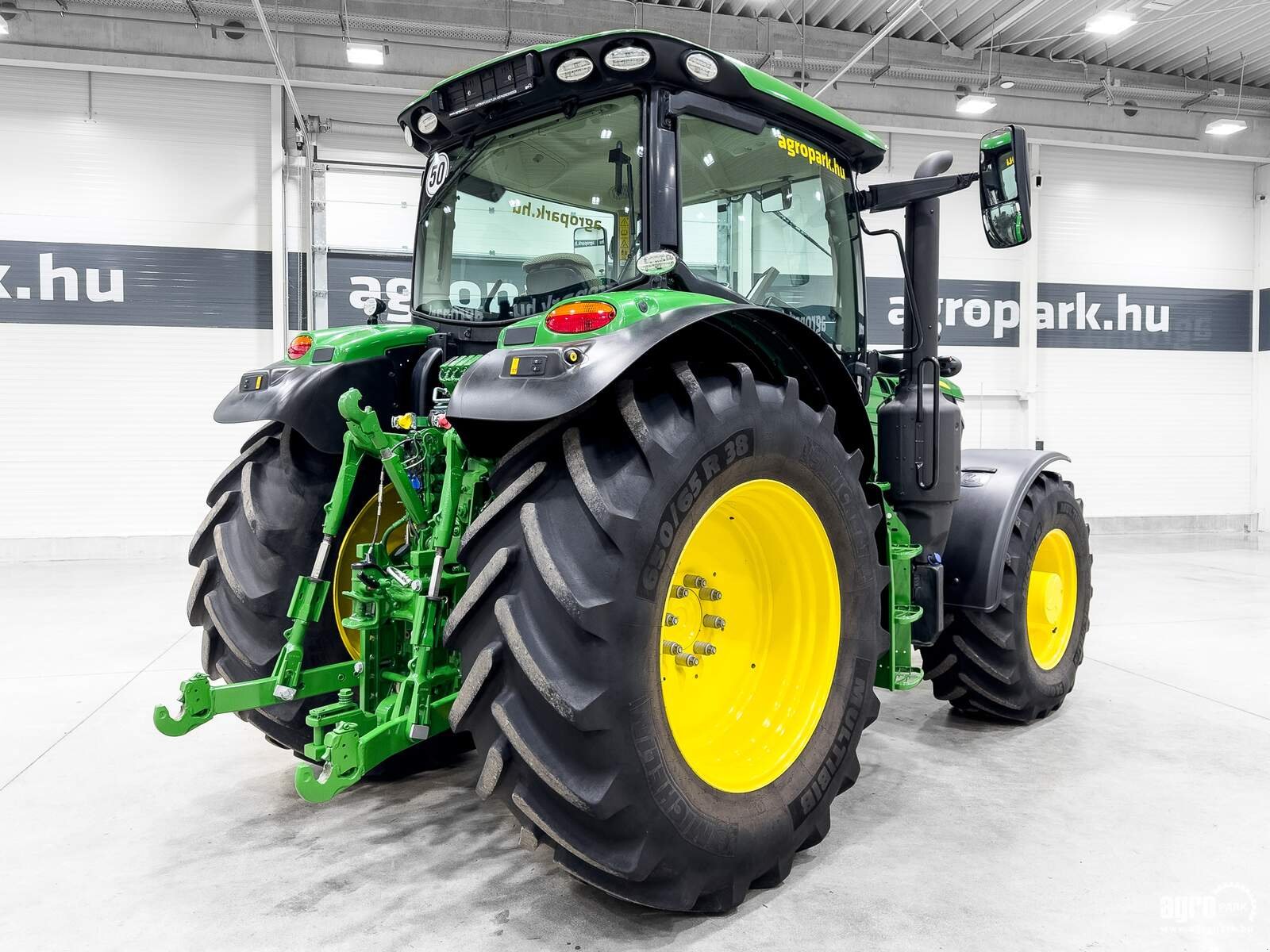 Traktor типа John Deere 6155R, Gebrauchtmaschine в Csengele (Фотография 3)