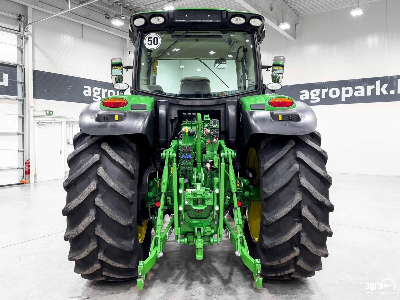 Traktor от тип John Deere 6155R, Gebrauchtmaschine в Csengele (Снимка 5)