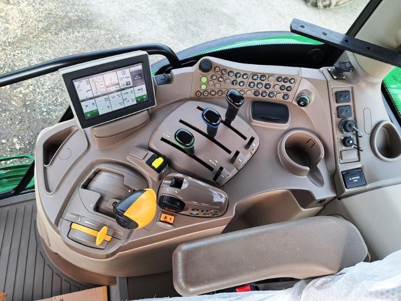 Traktor от тип John Deere 6155R, Gebrauchtmaschine в SAINT-GERMAIN DU PUY (Снимка 8)