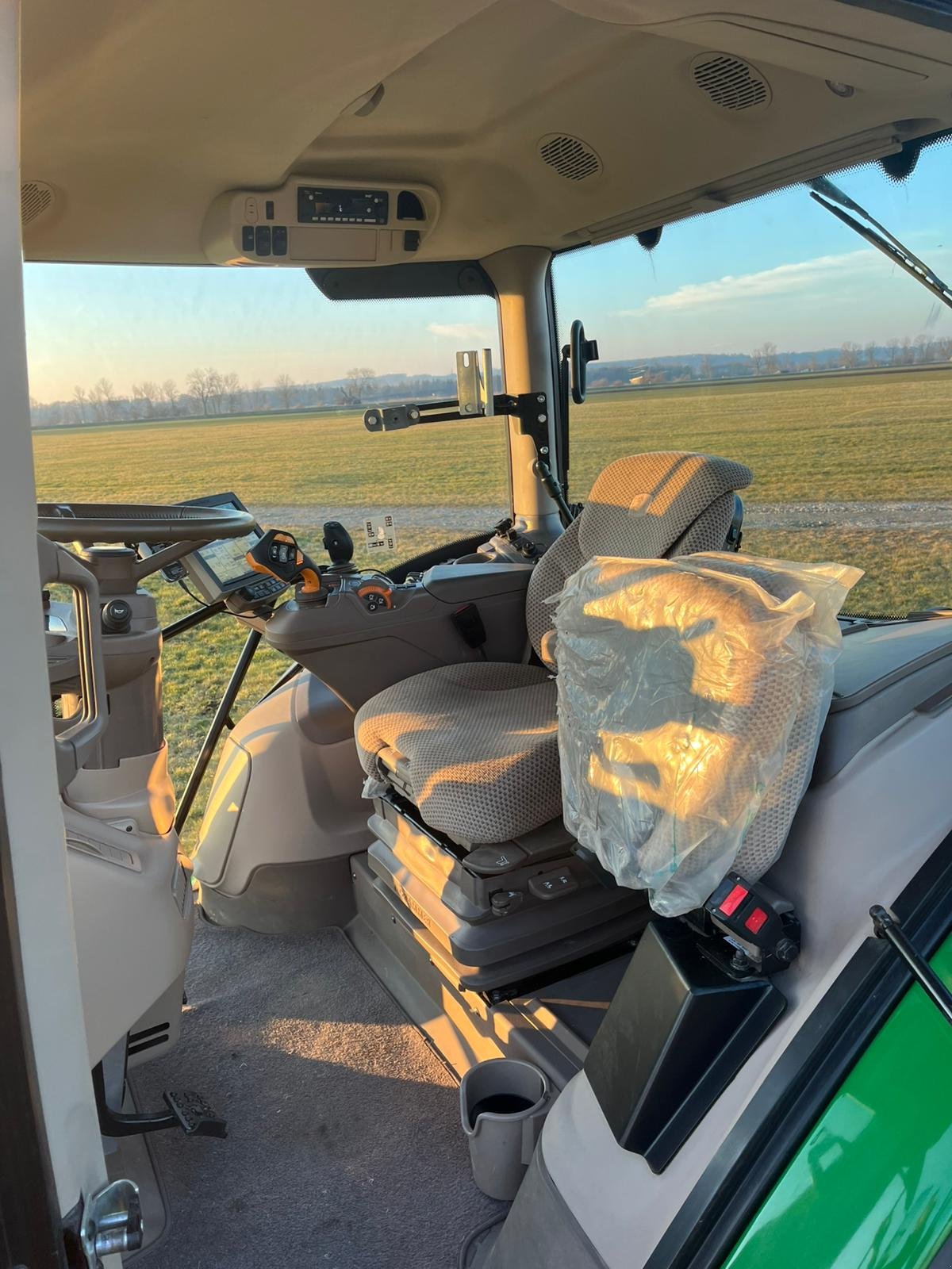 Traktor tip John Deere 6155R, Gebrauchtmaschine in Hiltenfingen (Poză 16)