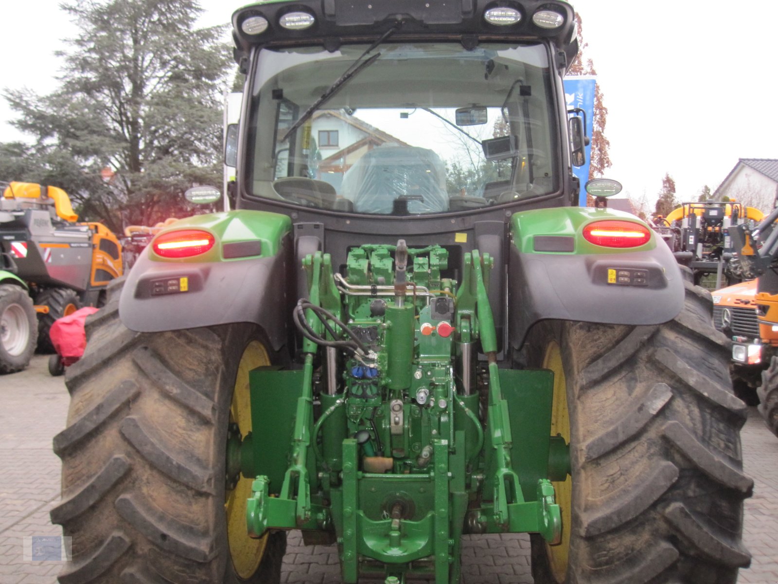 Traktor van het type John Deere 6155R, Gebrauchtmaschine in Lörzweiler (Foto 3)