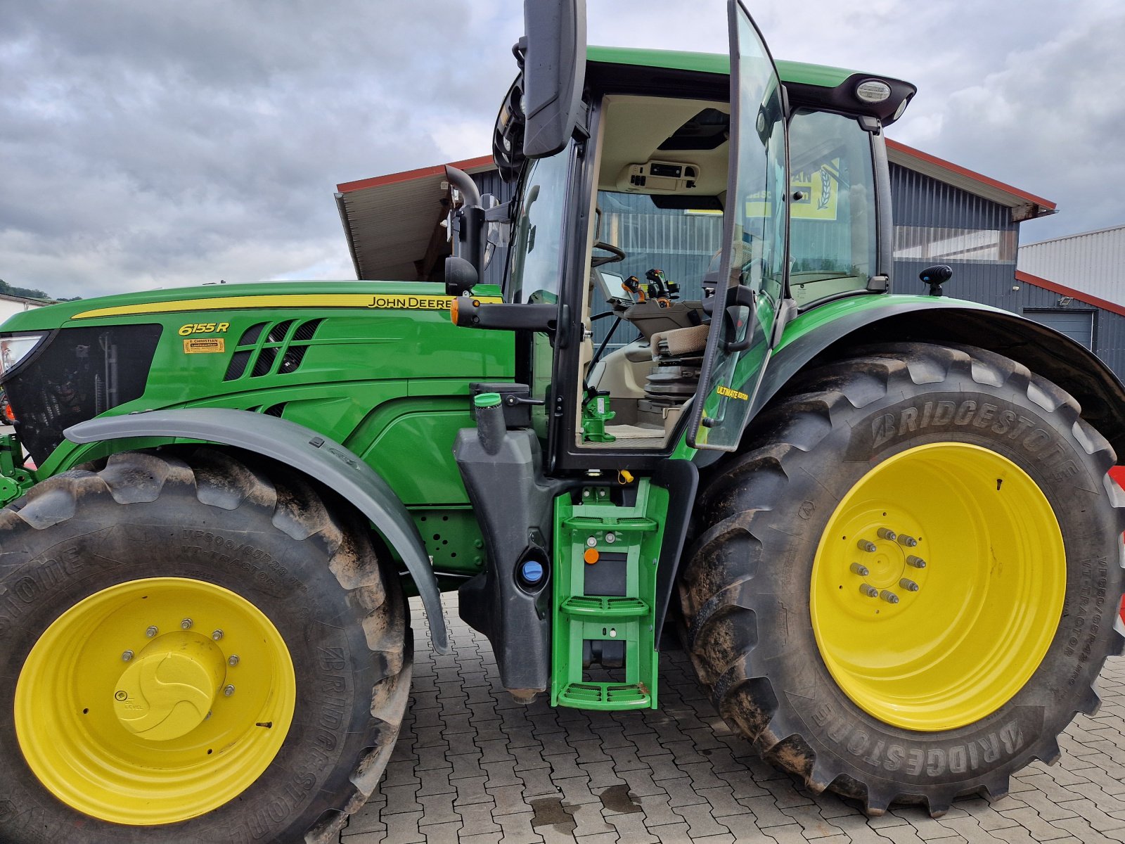 Traktor van het type John Deere 6155R, Gebrauchtmaschine in Bad Sobernheim (Foto 3)