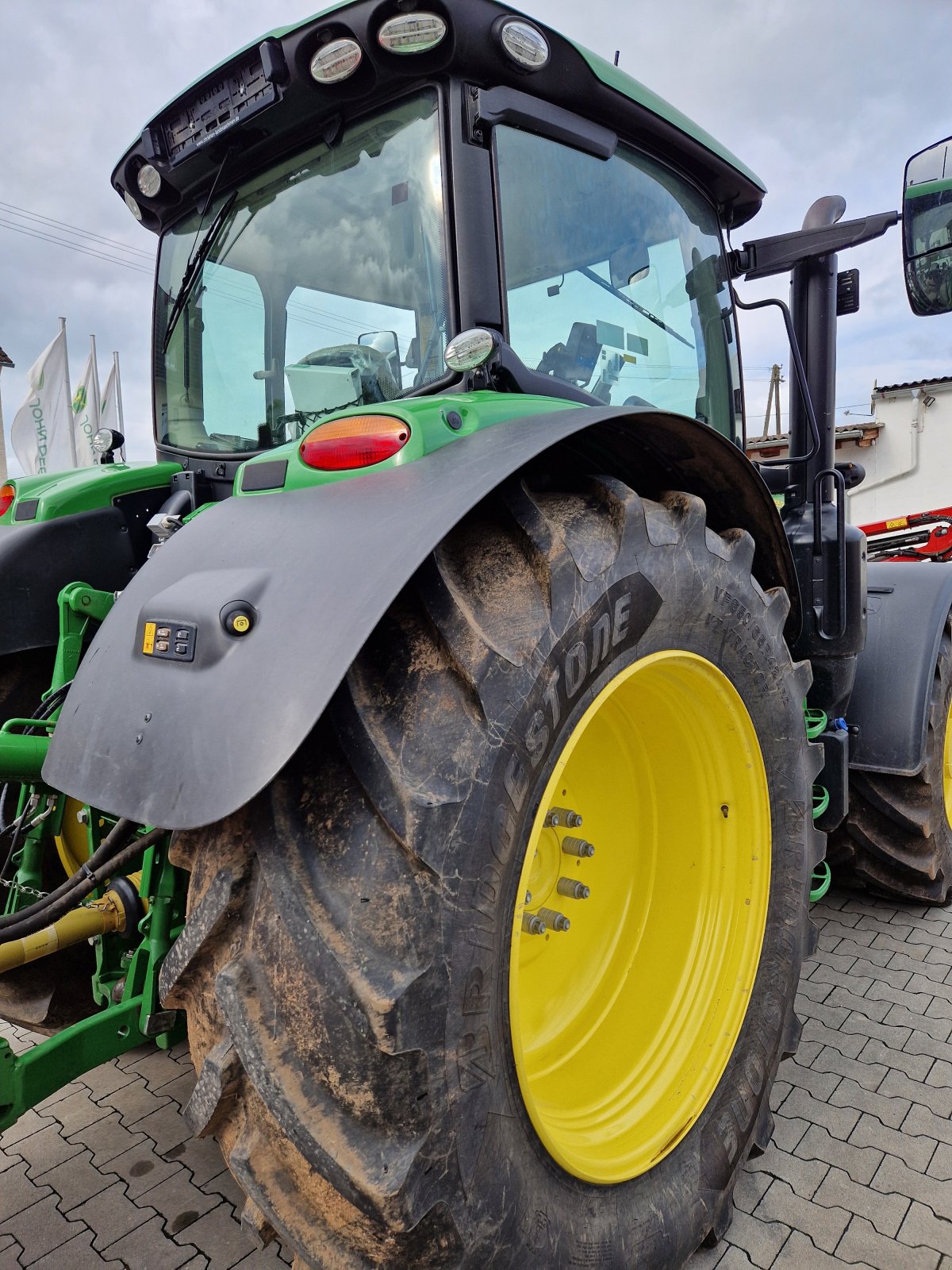 Traktor van het type John Deere 6155R, Gebrauchtmaschine in Bad Sobernheim (Foto 5)