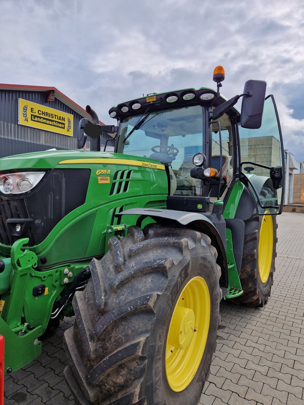 Traktor van het type John Deere 6155R, Gebrauchtmaschine in Bad Sobernheim (Foto 1)