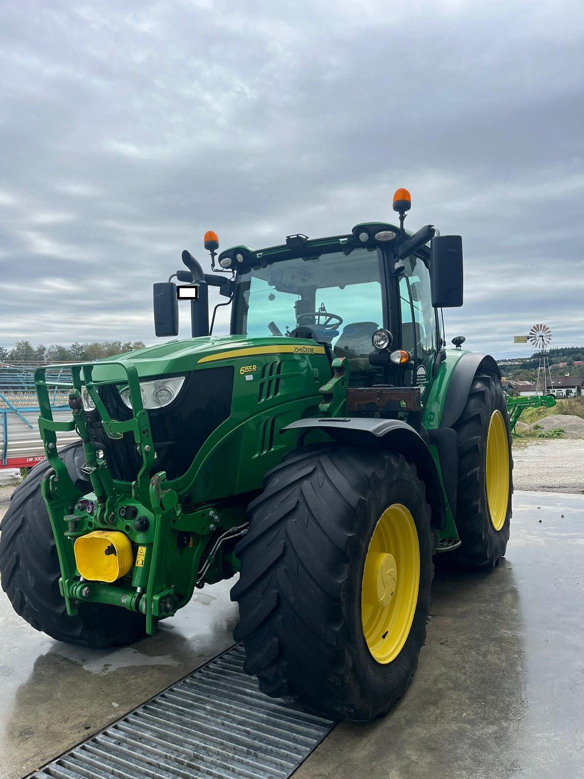 Traktor van het type John Deere 6155R, Gebrauchtmaschine in Eggenfelden (Foto 1)