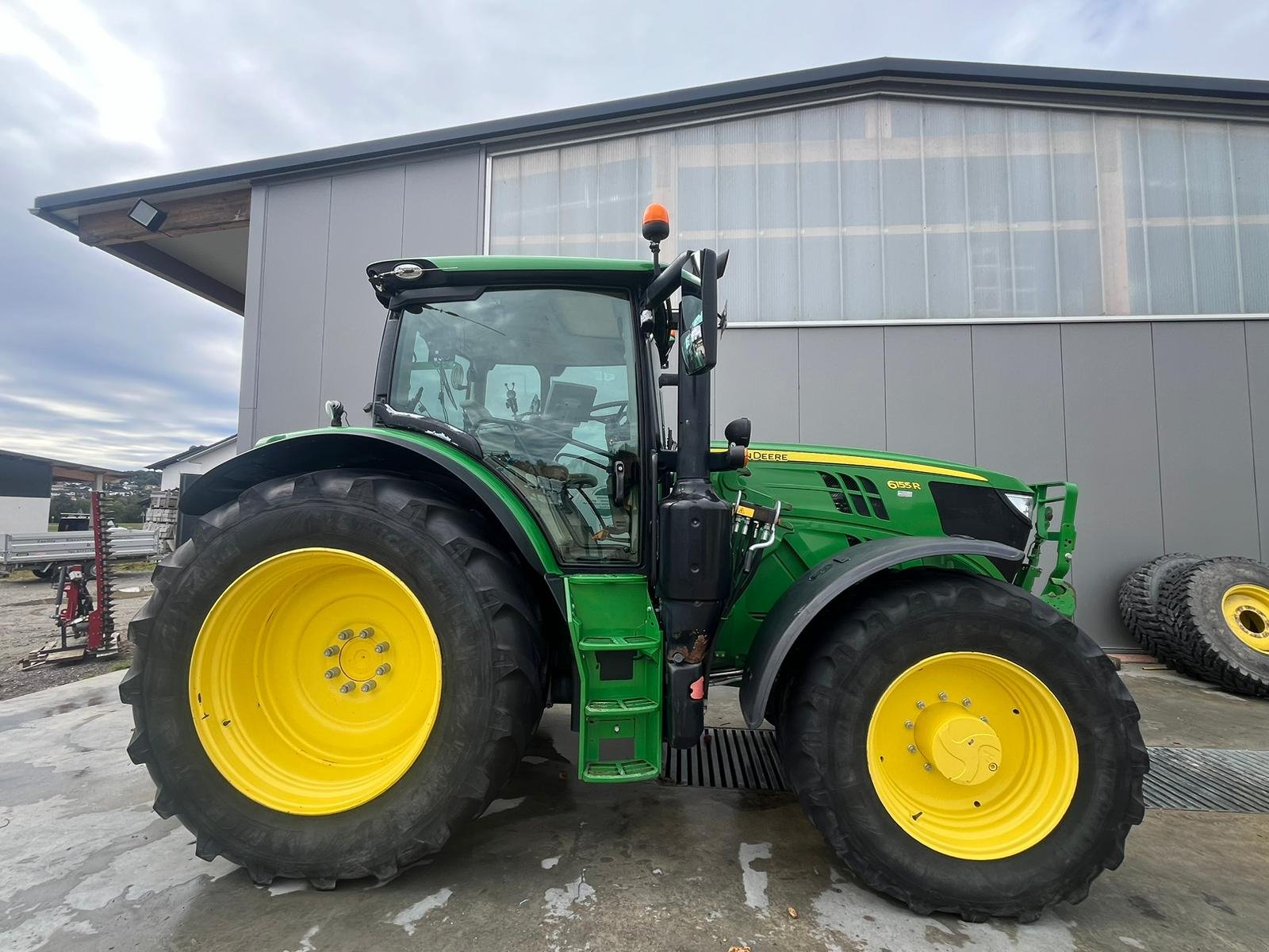 Traktor of the type John Deere 6155R, Gebrauchtmaschine in Eggenfelden (Picture 9)