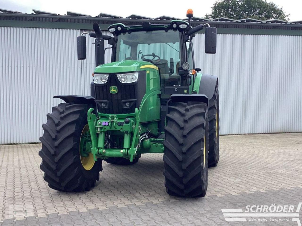 Traktor des Typs John Deere 6175 R, Gebrauchtmaschine in Lastrup (Bild 2)