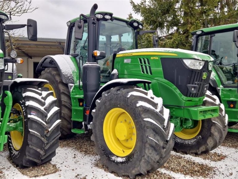 Traktor a típus John Deere 6175M Kun 10 Timer!!! AutoQuad™ PLUS EcoShift. Premium sæde. TLS.  Ring til Ulrik for mere info på 40255544. Jeg snakker Jysk, tysk og engelsk., Gebrauchtmaschine ekkor: Kolding