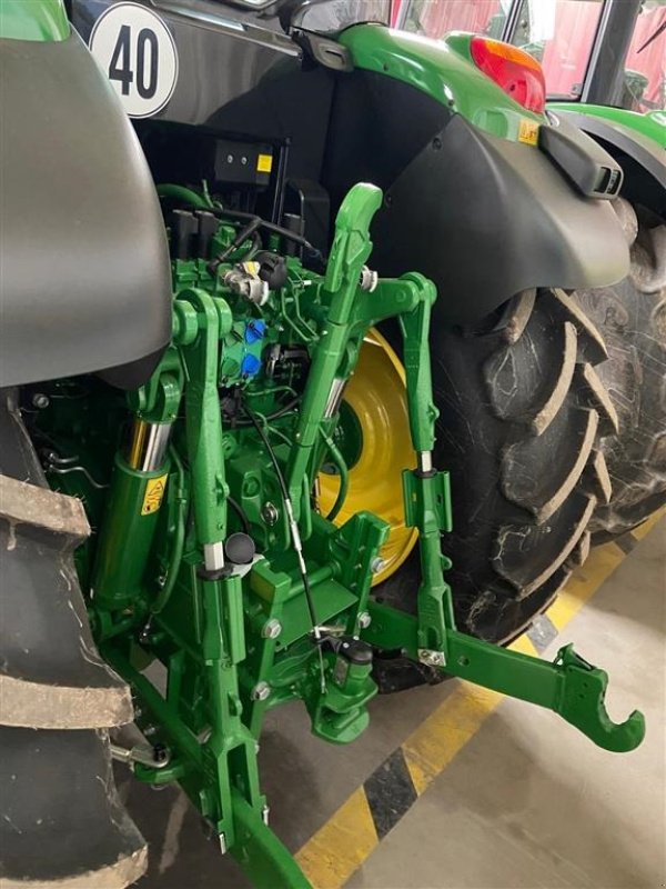 Traktor типа John Deere 6175M Kun 100 timer!!! Front PTO og Front lift monteres!!! Select+ Edition. Premium lyspakke. TLS. AutoTrac klar. Ring til Ulrik på 40255544 for mere info. Jeg snakker Jysk., Gebrauchtmaschine в Kolding (Фотография 3)