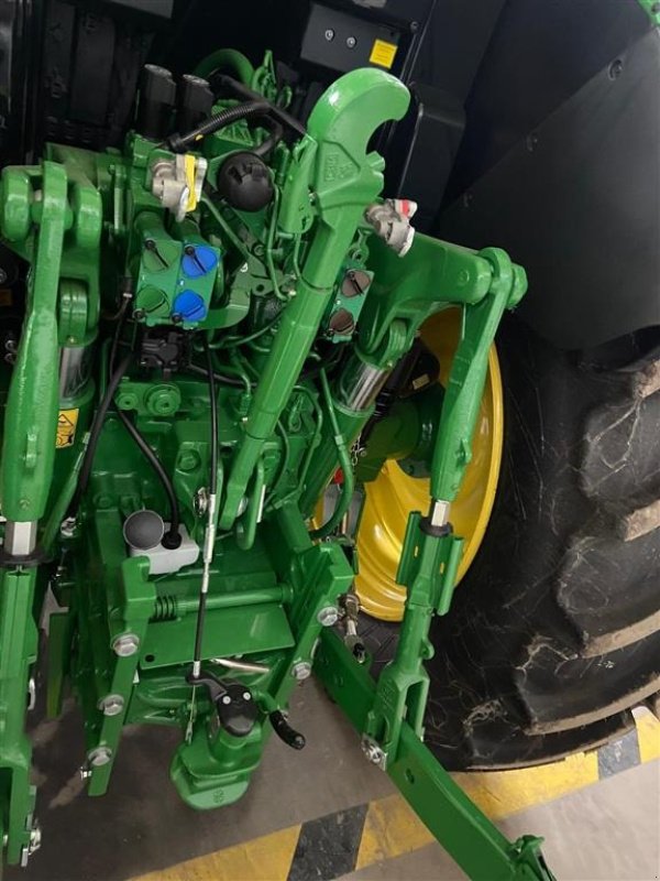 Traktor typu John Deere 6175M Kun 100 timer!!! Front PTO og Front lift monteres!!! Select+ Edition. Premium lyspakke. TLS. AutoTrac klar. Ring til Ulrik på 40255544 for mere info. Jeg snakker Jysk., Gebrauchtmaschine w Kolding (Zdjęcie 4)