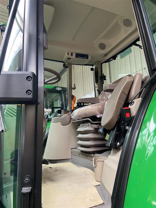 Traktor Türe ait John Deere 6175M Kun 100 timer!!! Front PTO og Front lift monteres!!! Select+ Edition. Premium lyspakke. TLS. AutoTrac klar. Ring til Ulrik på 40255544 for mere info. Jeg snakker Jysk., Gebrauchtmaschine içinde Kolding (resim 5)