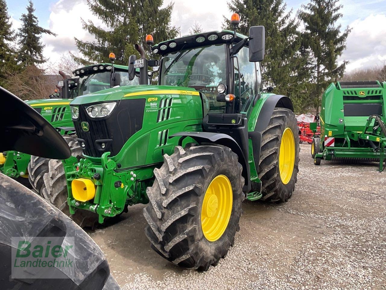 Traktor van het type John Deere 6175R, Gebrauchtmaschine in OBERNDORF-HOCHMOESSINGEN (Foto 1)