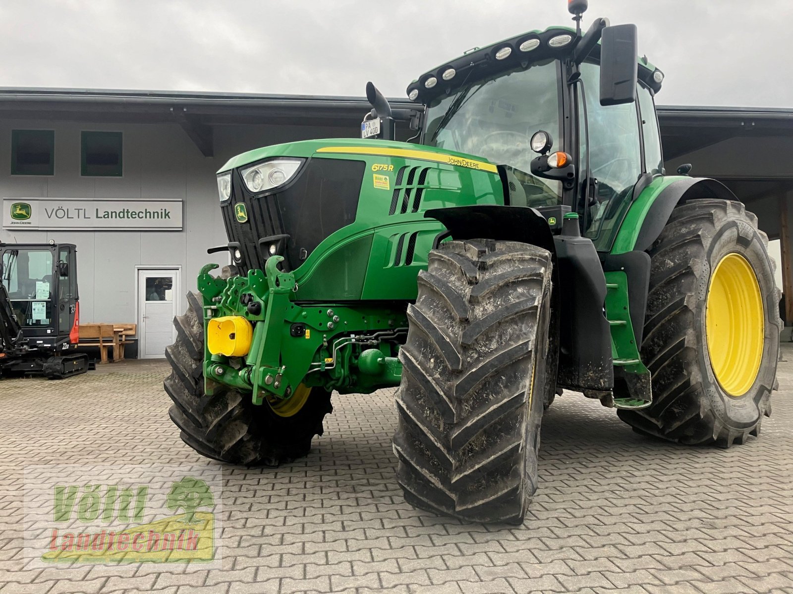 Traktor от тип John Deere 6175R, Gebrauchtmaschine в Hutthurm bei Passau (Снимка 2)