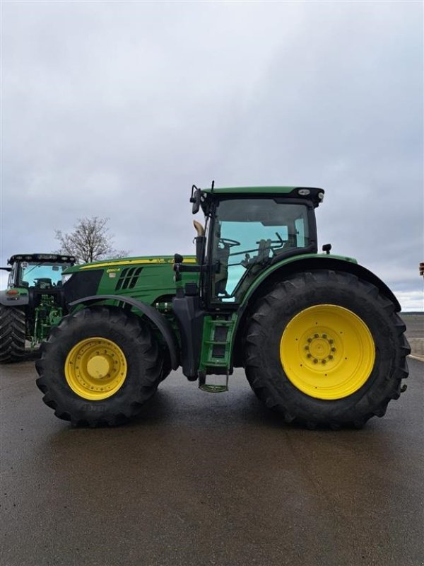 Traktor tip John Deere 6190R Front PTO. Helt nyrenoveret gearkasse fra John Deere. AutoPowr. 40 km/t. Luftbremser. Command arm.Fin og velholdt, med gode dæk. Ring til Ulrik på 40255544. Jeg snakker Jysk, tysk og engelsk., Gebrauchtmaschine in Kolding (Poză 5)