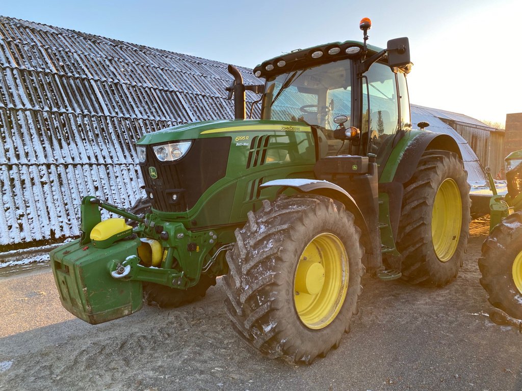 Traktor of the type John Deere 6195 R AUTOTRAC, Gebrauchtmaschine in MEYMAC (Picture 1)