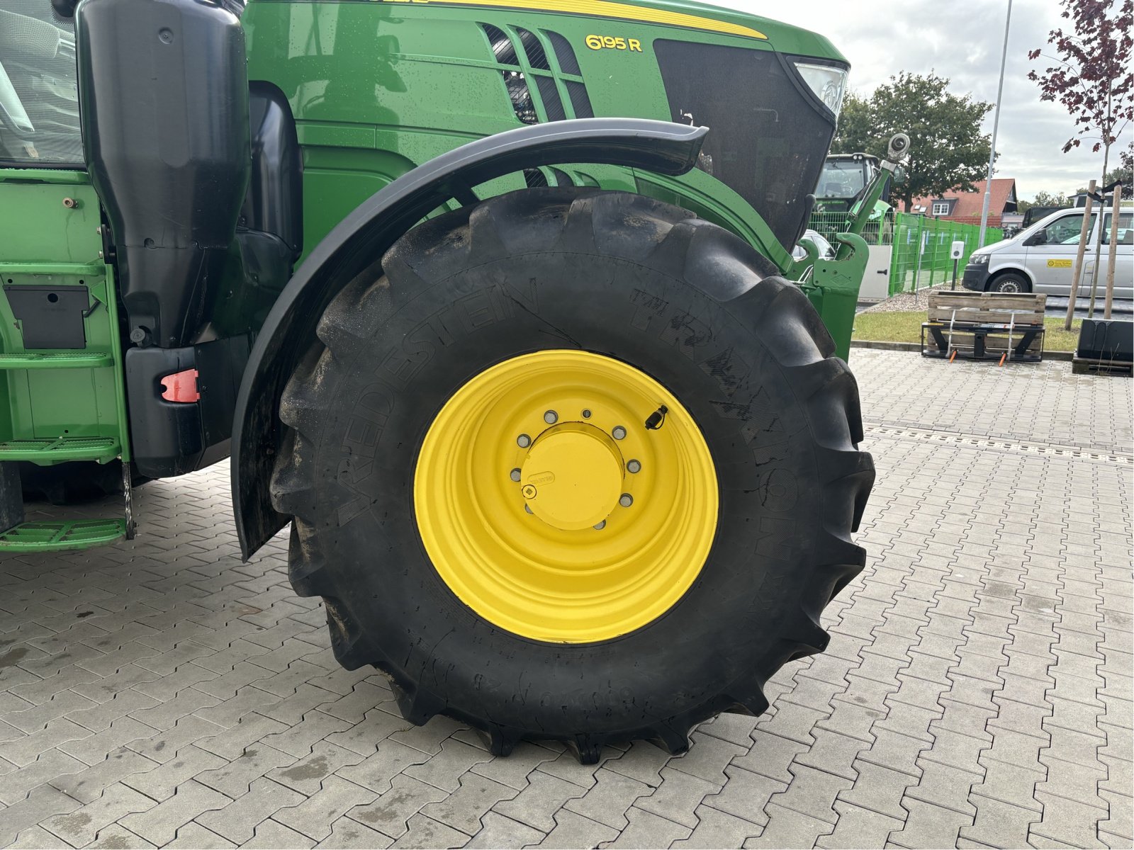 Traktor от тип John Deere 6195 R, Gebrauchtmaschine в Bad Oldesloe (Снимка 5)