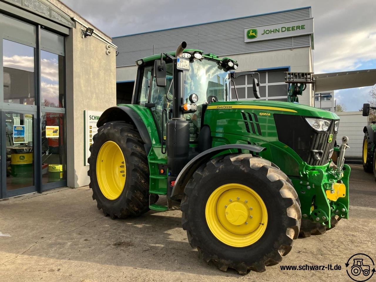 Traktor van het type John Deere 6195M, Neumaschine in Aspach (Foto 2)