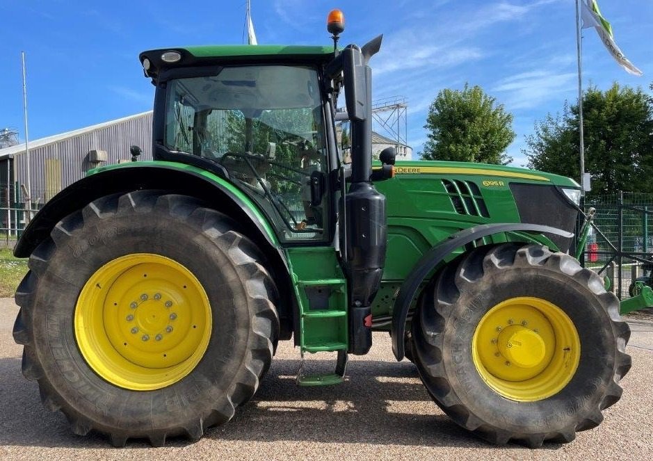 Traktor typu John Deere 6195R AutoPower. Ultimate light pakke. AutoTrac aktiveret. 10" Command center m Joy stick. Ring til Ulrik på 40255544. Jeg snakker Jysk, tysk og engelsk., Gebrauchtmaschine v Kolding (Obrázek 1)