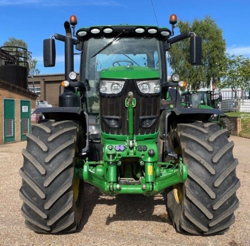 Traktor typu John Deere 6195R AutoPower. Ultimate light pakke. AutoTrac aktiveret. 10" Command center m Joy stick. Ring til Ulrik på 40255544. Jeg snakker Jysk, tysk og engelsk., Gebrauchtmaschine w Kolding (Zdjęcie 6)