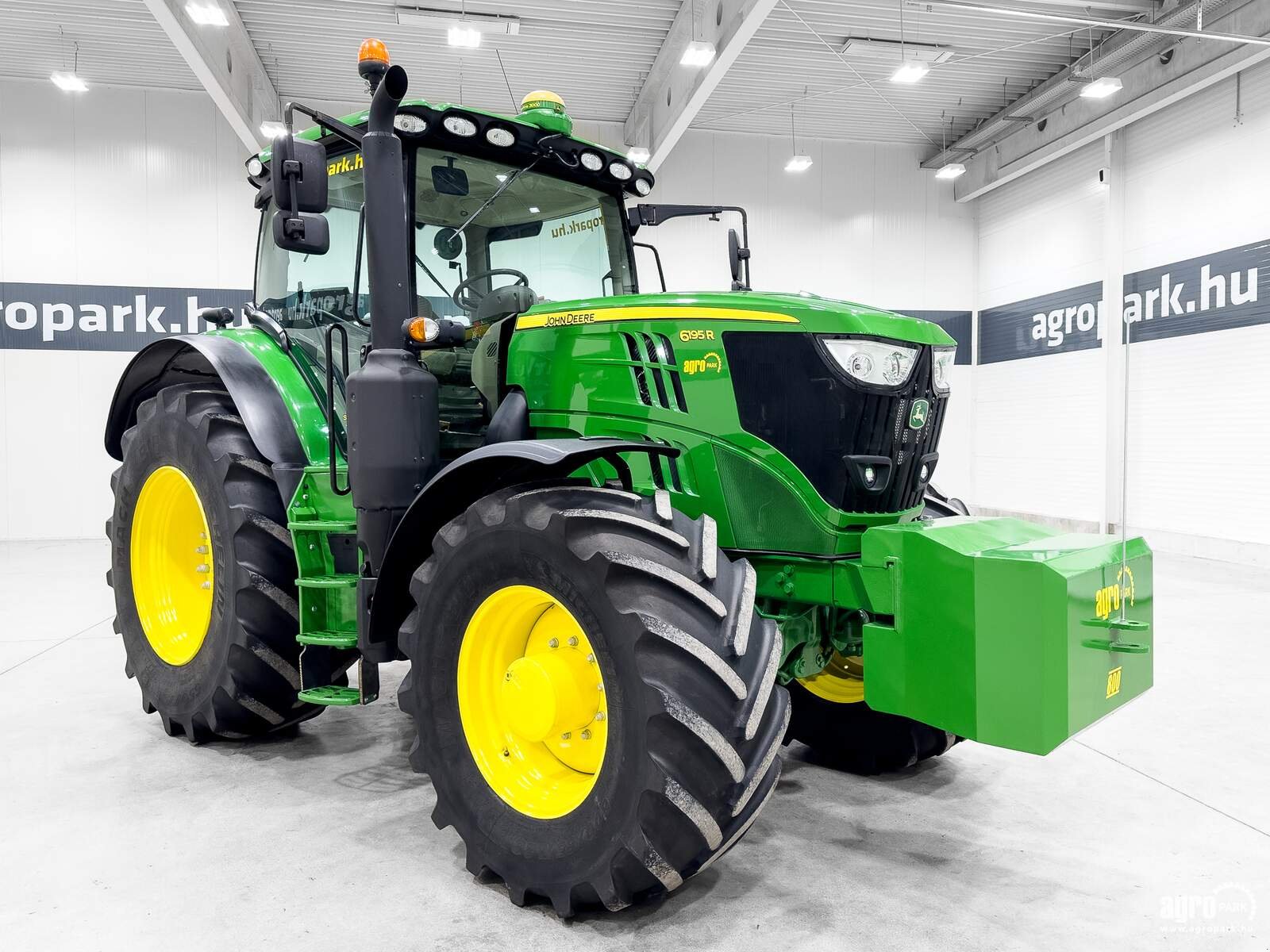 Traktor типа John Deere 6195R, Gebrauchtmaschine в Csengele (Фотография 2)