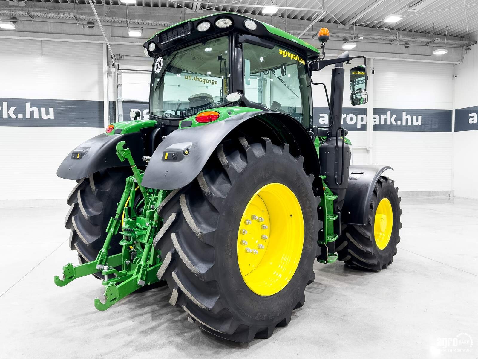 Traktor от тип John Deere 6195R, Gebrauchtmaschine в Csengele (Снимка 3)