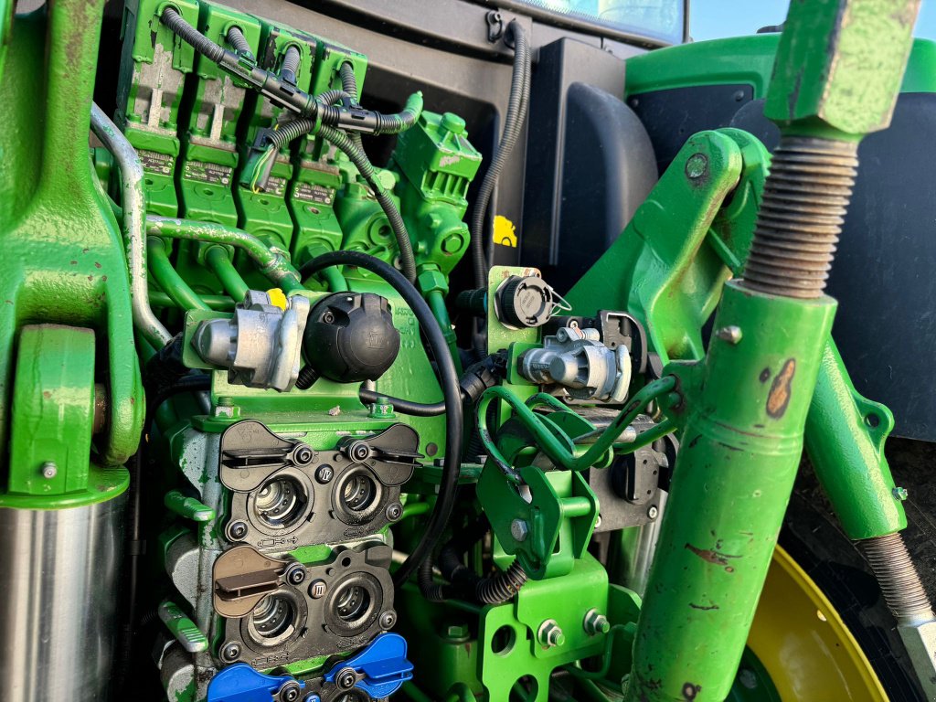 Traktor типа John Deere 6195R, Gebrauchtmaschine в GUERET (Фотография 7)