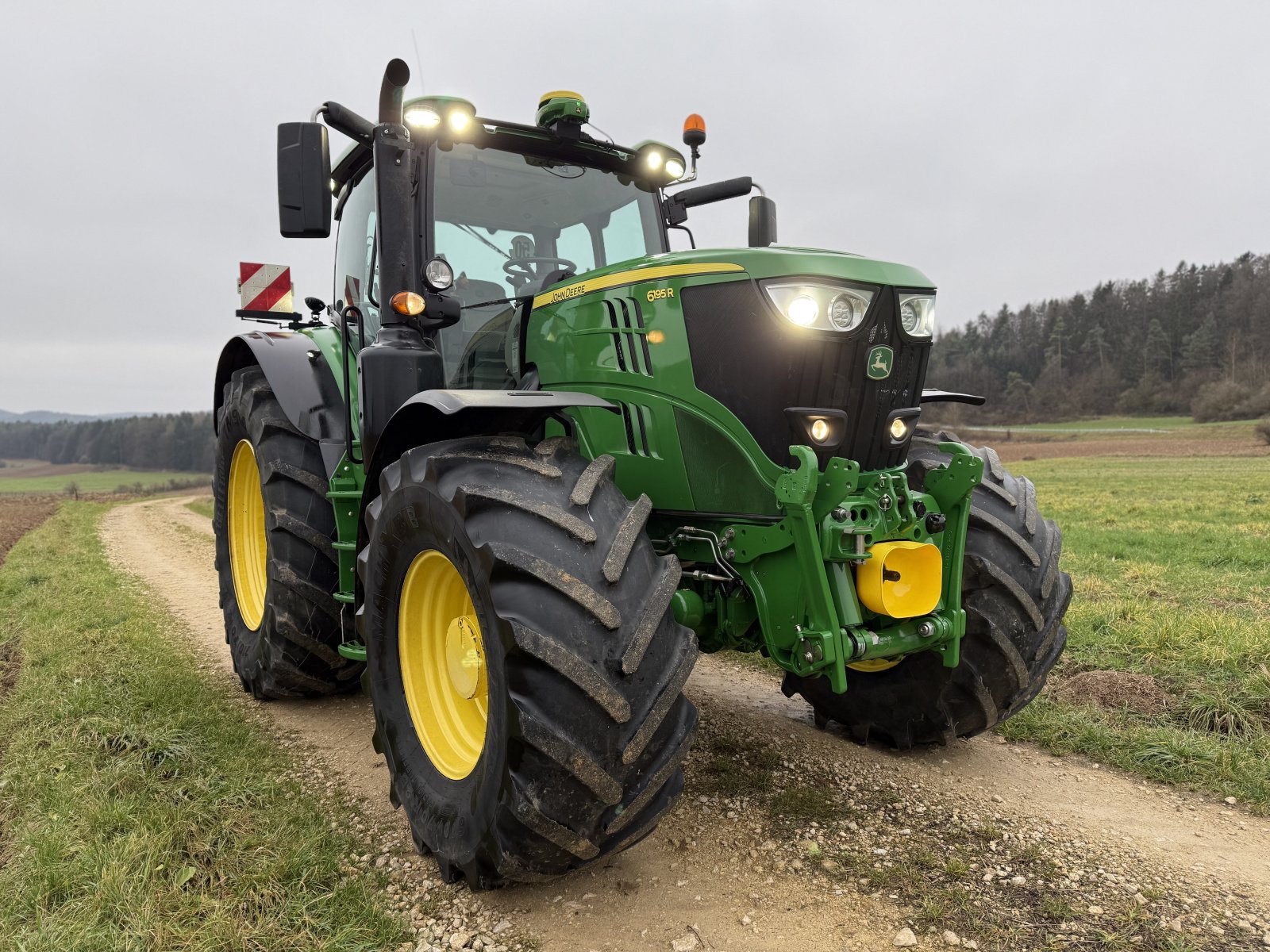 Traktor des Typs John Deere 6195R, Gebrauchtmaschine in Kastl (Bild 1)