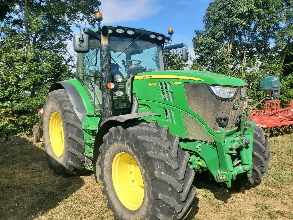 Traktor van het type John Deere 6210 R, Gebrauchtmaschine in DOMFRONT (Foto 1)