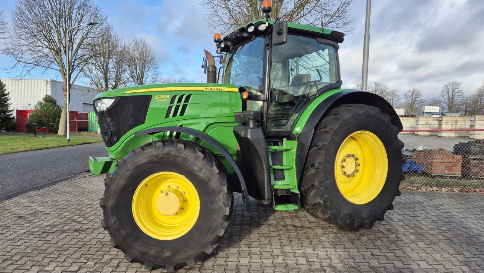 Traktor des Typs John Deere 6210R DD 50Kmh. Lucht TLS, Gebrauchtmaschine in Schoonebeek (Bild 2)