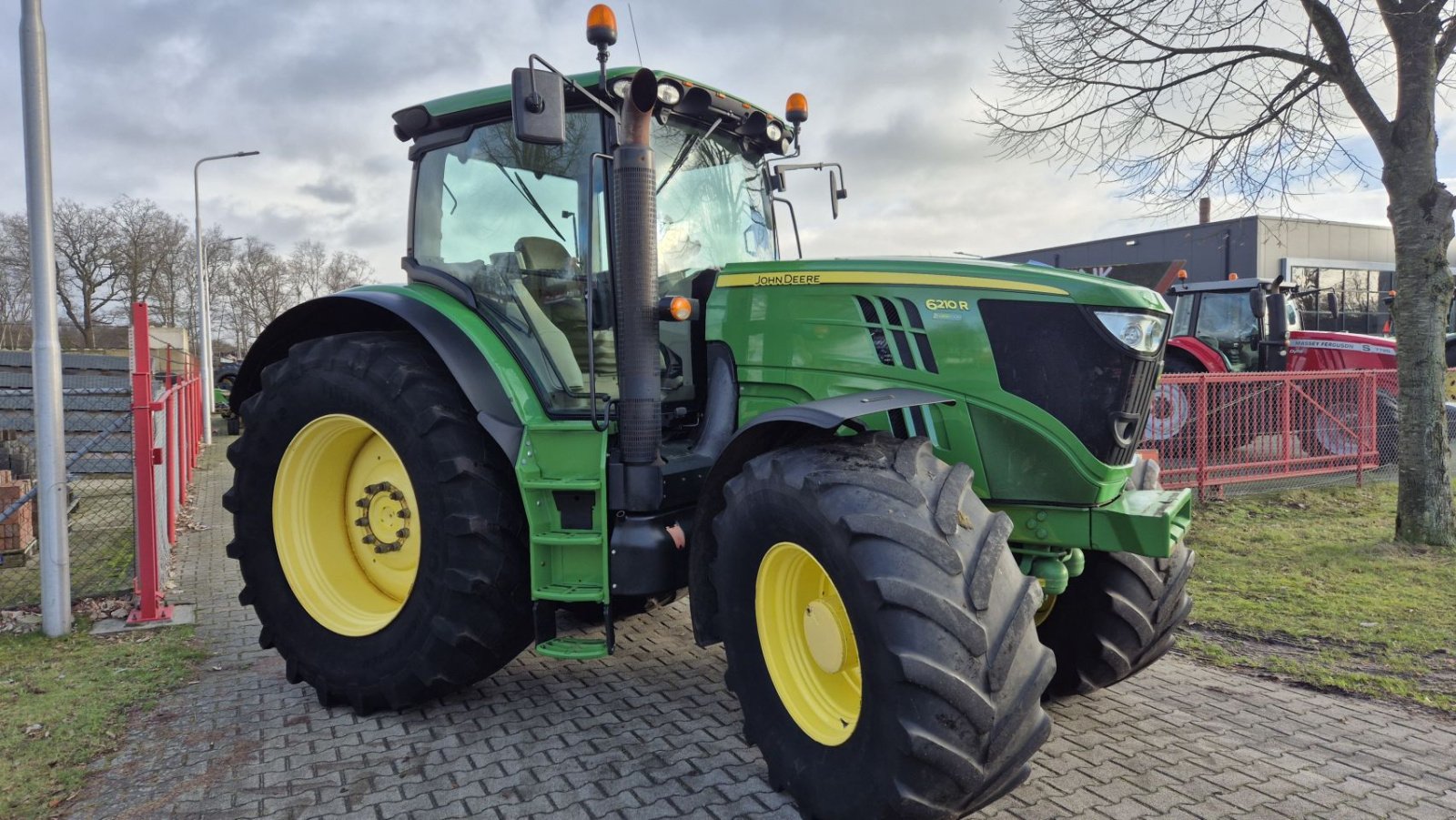 Traktor des Typs John Deere 6210R DD 50Kmh. Lucht TLS, Gebrauchtmaschine in Schoonebeek (Bild 1)